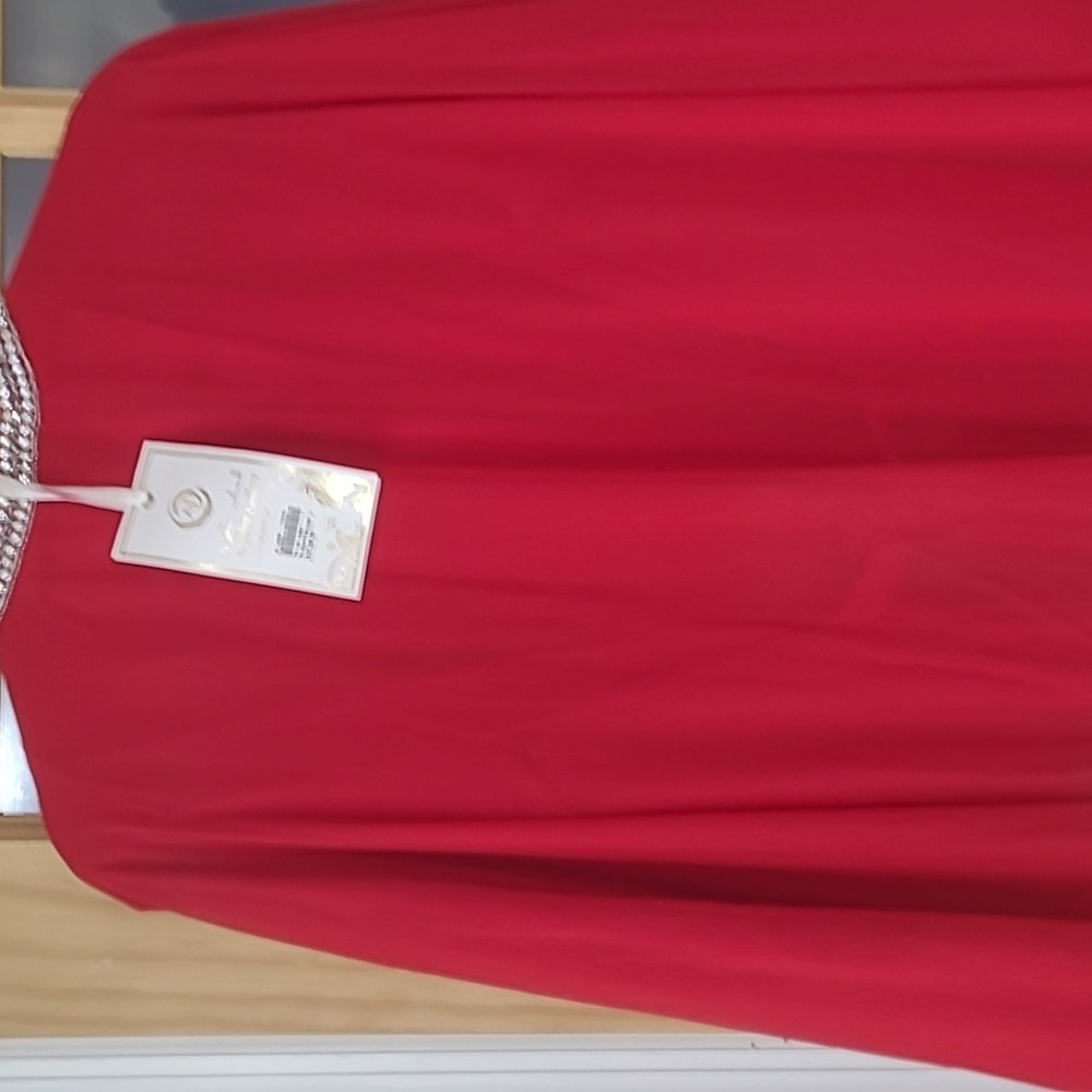 Gown - Picture 7 of 8